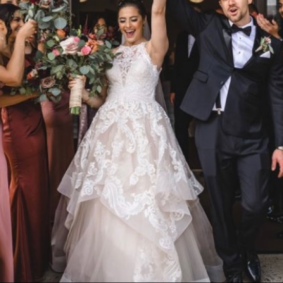 Beautiful Wedding Dress - Picture 2 of 7